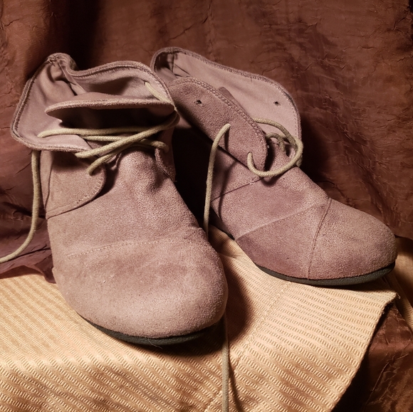 Shoes - Vegan Seude Boots Sz 8